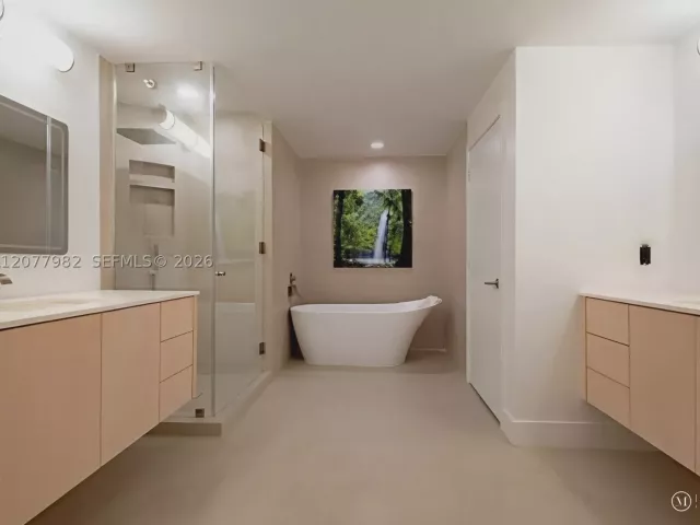 3-bedroom condo for rent in Miami - 1900 N Bayshore Dr 5004 - MondialRealty