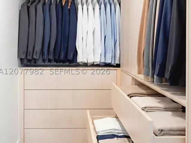 3-bedroom condo for rent in Miami - 1900 N Bayshore Dr 5004 - MondialRealty