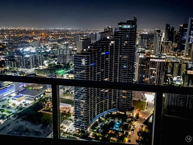 3-bedroom condo for rent in Miami - 1900 N Bayshore Dr 5004 - MondialRealty