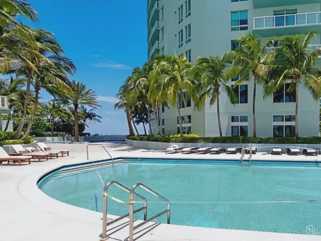 3-bedroom condo for rent in Miami - 1900 N Bayshore Dr 5004 - MondialRealty