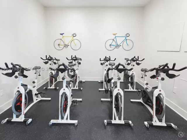 3-bedroom condo for rent in Miami - 1900 N Bayshore Dr 5004 - MondialRealty