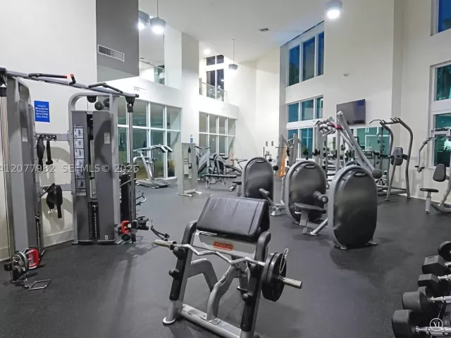 3-bedroom condo for rent in Miami - 1900 N Bayshore Dr 5004 - MondialRealty