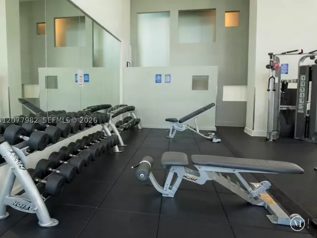 3-bedroom condo for rent in Miami - 1900 N Bayshore Dr 5004 - MondialRealty