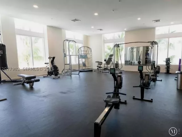 3-bedroom condo for rent in Miami - 1900 N Bayshore Dr 5004 - MondialRealty