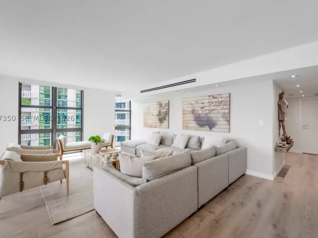 3-bedroom condo for rent in Key Biscayne - 1121 Crandon Blvd E702 - MondialRealty