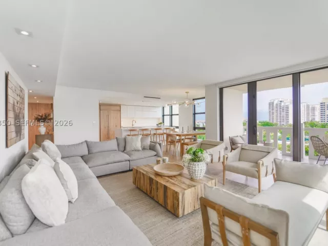 3-bedroom condo for rent in Key Biscayne - 1121 Crandon Blvd E702 - MondialRealty