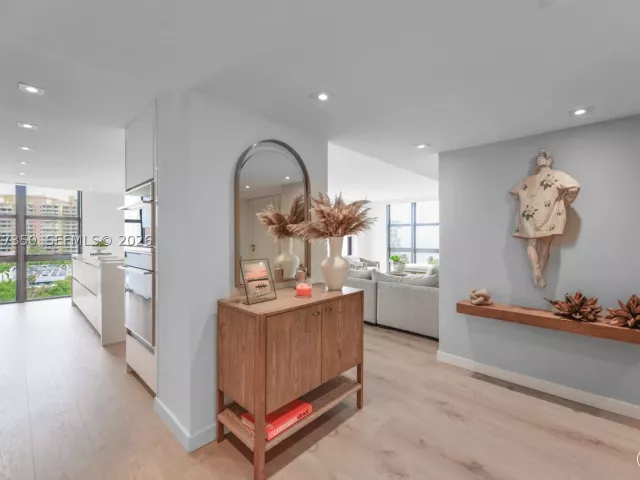 3-bedroom condo for rent in Key Biscayne - 1121 Crandon Blvd E702 - MondialRealty