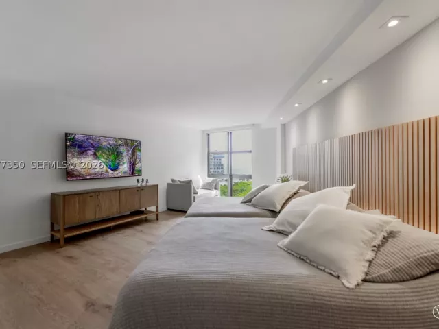 3-bedroom condo for rent in Key Biscayne - 1121 Crandon Blvd E702 - MondialRealty