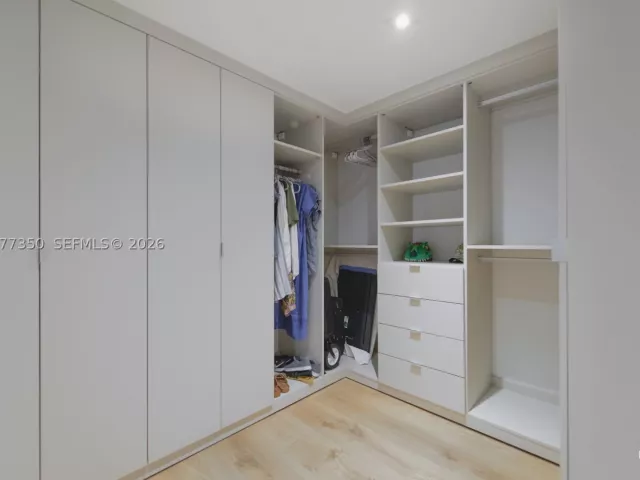 3-bedroom condo for rent in Key Biscayne - 1121 Crandon Blvd E702 - MondialRealty