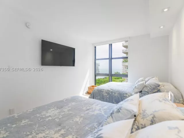 3-bedroom condo for rent in Key Biscayne - 1121 Crandon Blvd E702 - MondialRealty