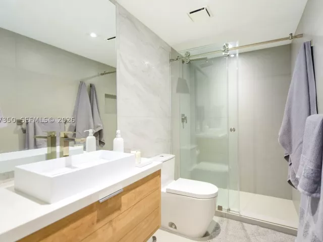 3-bedroom condo for rent in Key Biscayne - 1121 Crandon Blvd E702 - MondialRealty