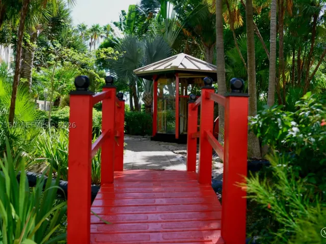 3-bedroom condo for rent in Key Biscayne - 1121 Crandon Blvd E702 - MondialRealty