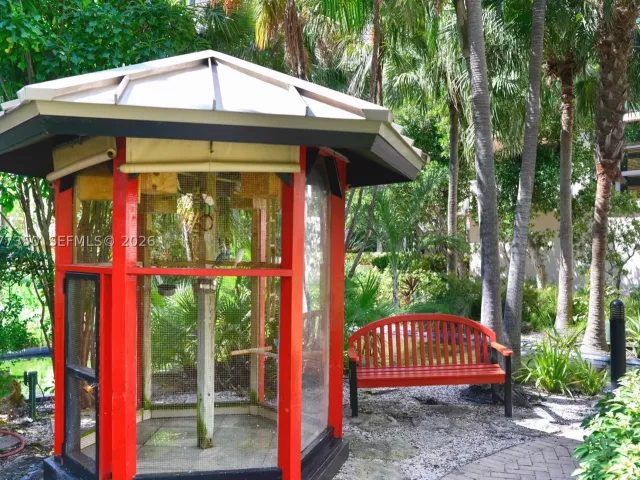 3-bedroom condo for rent in Key Biscayne - 1121 Crandon Blvd E702 - MondialRealty