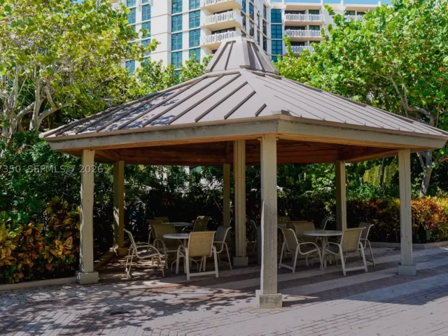 3-bedroom condo for rent in Key Biscayne - 1121 Crandon Blvd E702 - MondialRealty