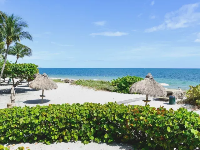 3-bedroom condo for rent in Key Biscayne - 1121 Crandon Blvd E702 - MondialRealty