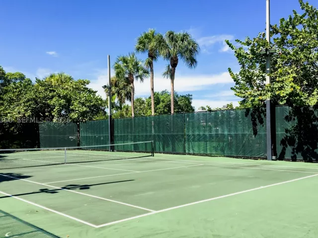 3-bedroom condo for rent in Key Biscayne - 1121 Crandon Blvd E702 - MondialRealty