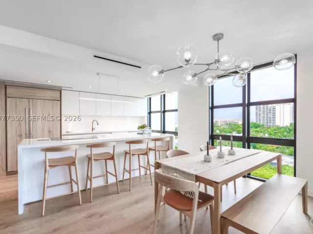 3-bedroom condo for rent in Key Biscayne - 1121 Crandon Blvd E702 - MondialRealty