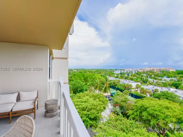 3-bedroom condo for rent in Key Biscayne - 1121 Crandon Blvd E702 - MondialRealty