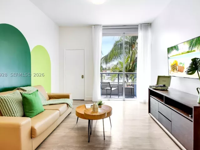 1-bedroom condo for sale in Hollywood - 777 N Ocean Dr N214 - MondialRealty