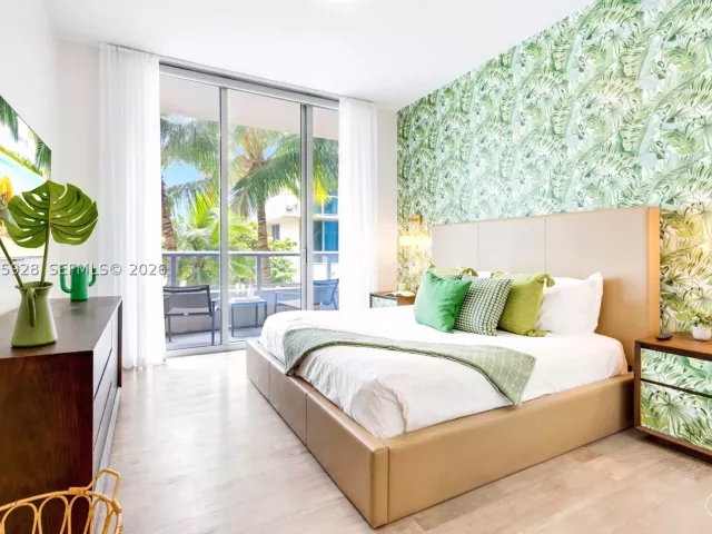 1-bedroom condo for sale in Hollywood - 777 N Ocean Dr N214 - MondialRealty