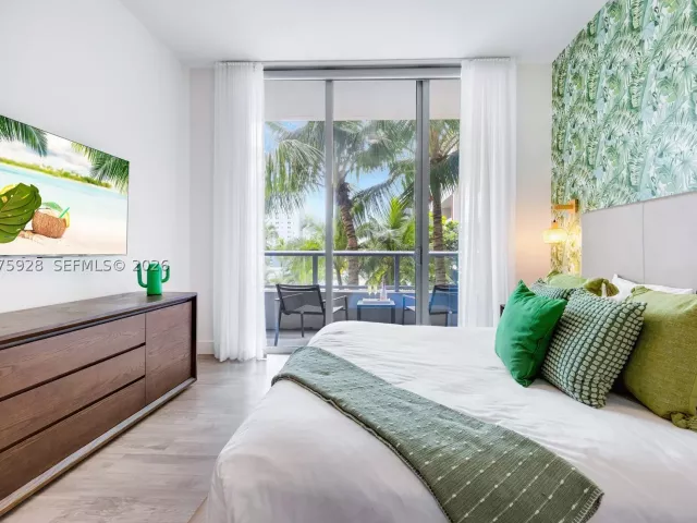 1-bedroom condo for sale in Hollywood - 777 N Ocean Dr N214 - MondialRealty
