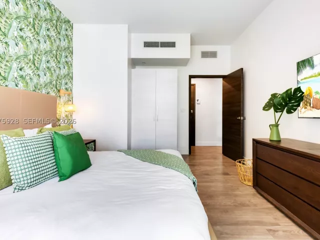 1-bedroom condo for sale in Hollywood - 777 N Ocean Dr N214 - MondialRealty