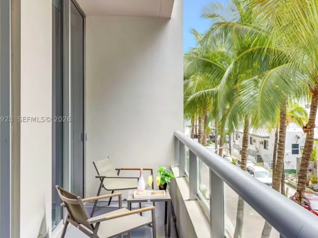 1-bedroom condo for sale in Hollywood - 777 N Ocean Dr N214 - MondialRealty
