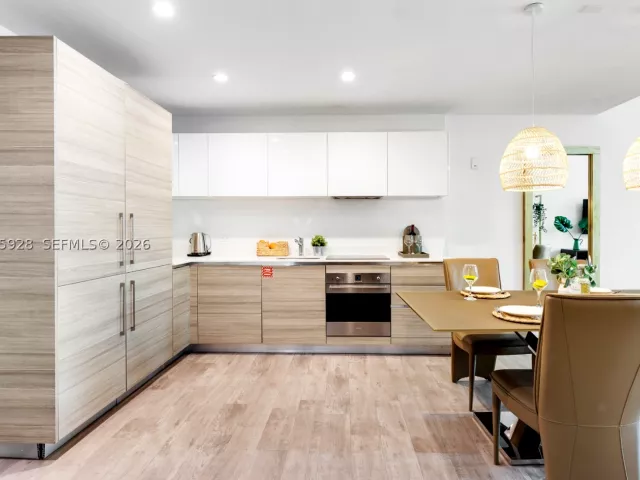 1-bedroom condo for sale in Hollywood - 777 N Ocean Dr N214 - MondialRealty