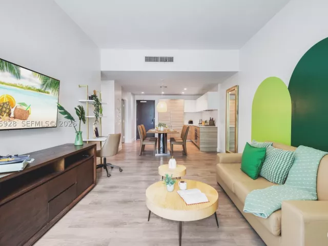 1-bedroom condo for sale in Hollywood - 777 N Ocean Dr N214 - MondialRealty