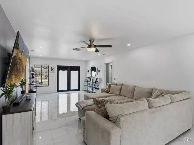 3-bedroom home for sale in Hollywood - 2860 MONROE Street - MondialRealty