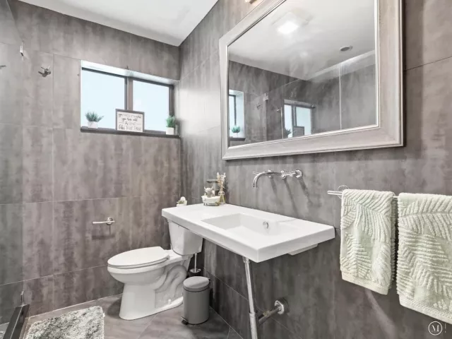 3-bedroom home for sale in Hollywood - 2860 MONROE Street - MondialRealty