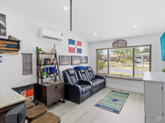 3-bedroom home for sale in Hollywood - 2860 MONROE Street - MondialRealty