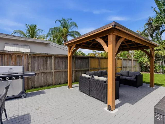 3-bedroom home for sale in Hollywood - 2860 MONROE Street - MondialRealty