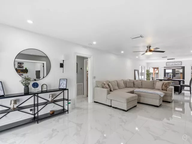 3-bedroom home for sale in Hollywood - 2860 MONROE Street - MondialRealty