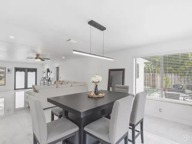 3-bedroom home for sale in Hollywood - 2860 MONROE Street - MondialRealty