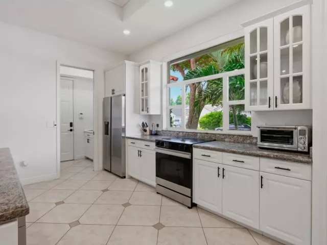 3-bedroom home for sale in Delray Beach - 950 Greensward Lane - MondialRealty