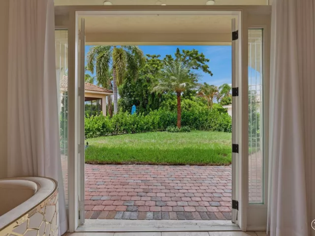 3-bedroom home for sale in Delray Beach - 950 Greensward Lane - MondialRealty
