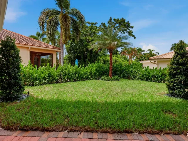 3-bedroom home for sale in Delray Beach - 950 Greensward Lane - MondialRealty