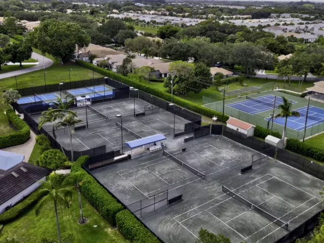 3-bedroom home for sale in Delray Beach - 950 Greensward Lane - MondialRealty
