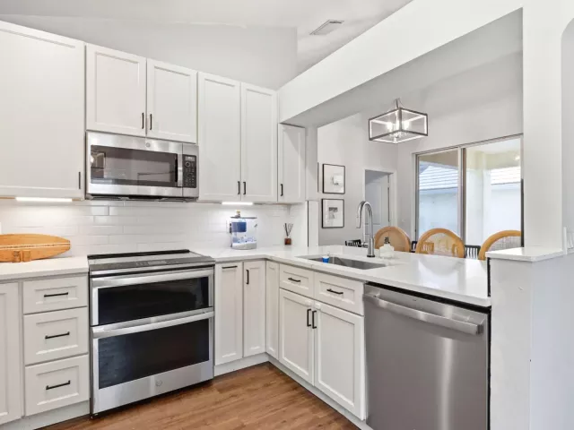 3-bedroom home for sale in West Palm Beach - 944 Dickens Place - MondialRealty
