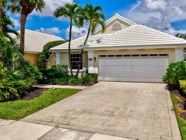 3-bedroom home for sale in West Palm Beach - 944 Dickens Place - MondialRealty