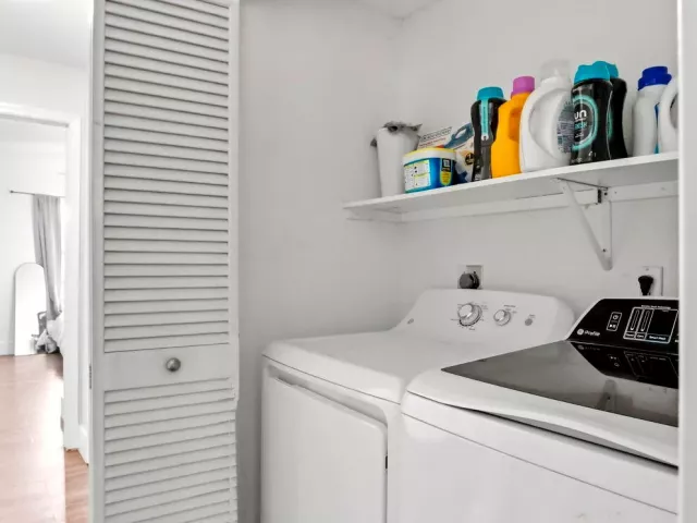 3-bedroom home for sale in West Palm Beach - 944 Dickens Place - MondialRealty