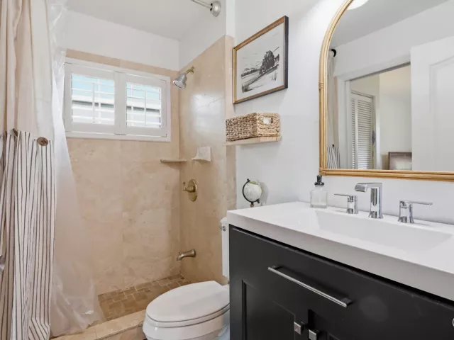 3-bedroom home for sale in West Palm Beach - 944 Dickens Place - MondialRealty
