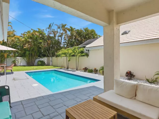 3-bedroom home for sale in West Palm Beach - 944 Dickens Place - MondialRealty