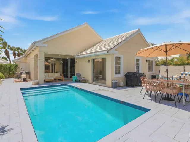 3-bedroom home for sale in West Palm Beach - 944 Dickens Place - MondialRealty