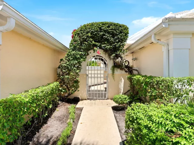 3-bedroom home for sale in West Palm Beach - 944 Dickens Place - MondialRealty