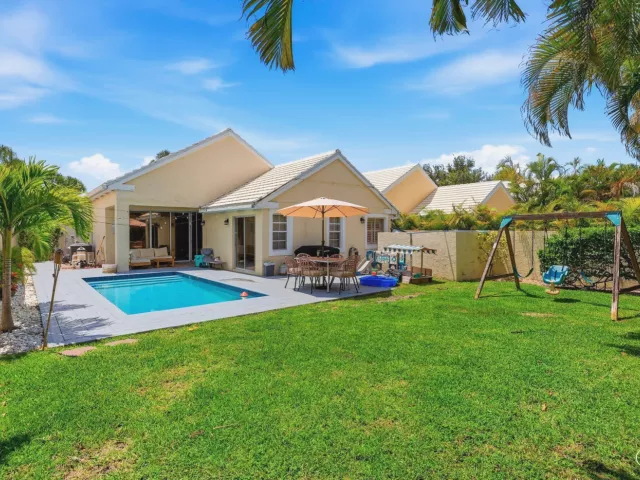 3-bedroom home for sale in West Palm Beach - 944 Dickens Place - MondialRealty