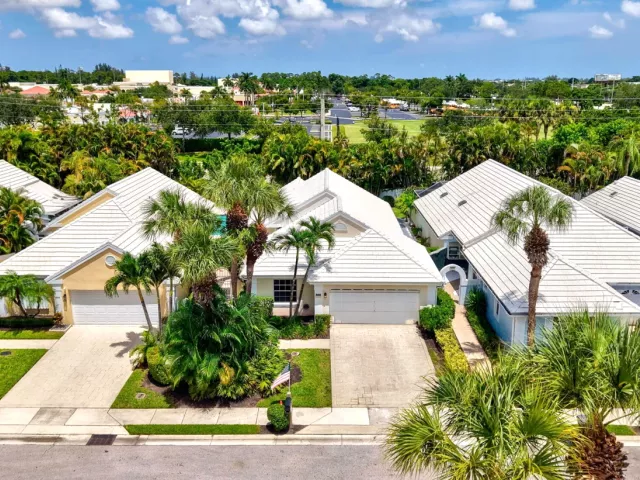 3-bedroom home for sale in West Palm Beach - 944 Dickens Place - MondialRealty
