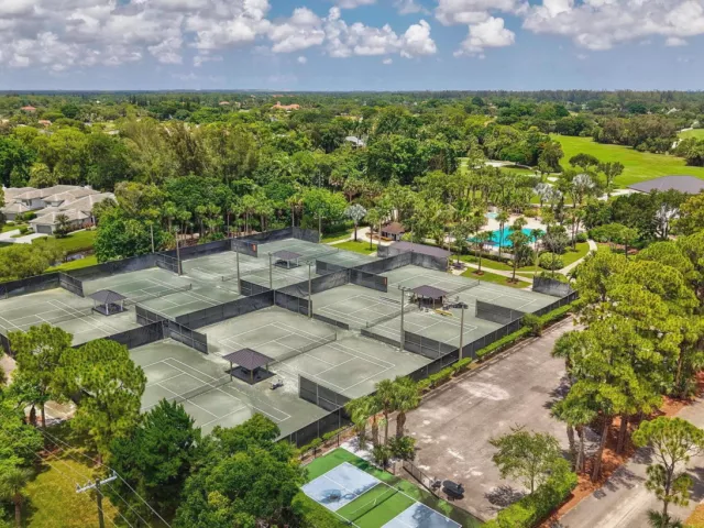 3-bedroom home for sale in West Palm Beach - 944 Dickens Place - MondialRealty