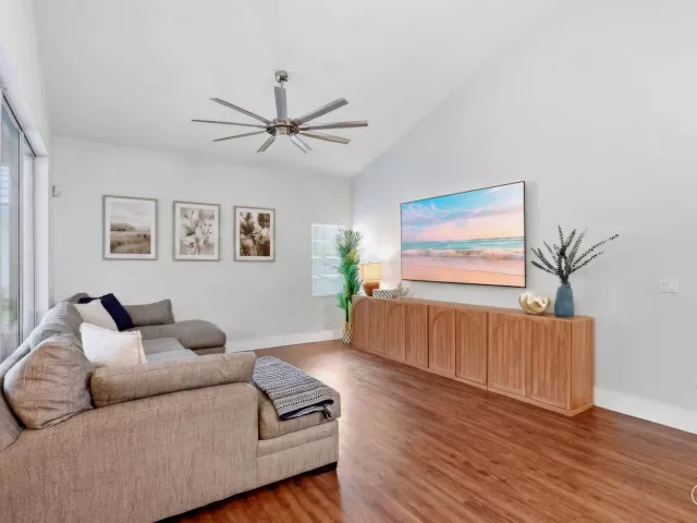3-bedroom home for sale in West Palm Beach - 944 Dickens Place - MondialRealty